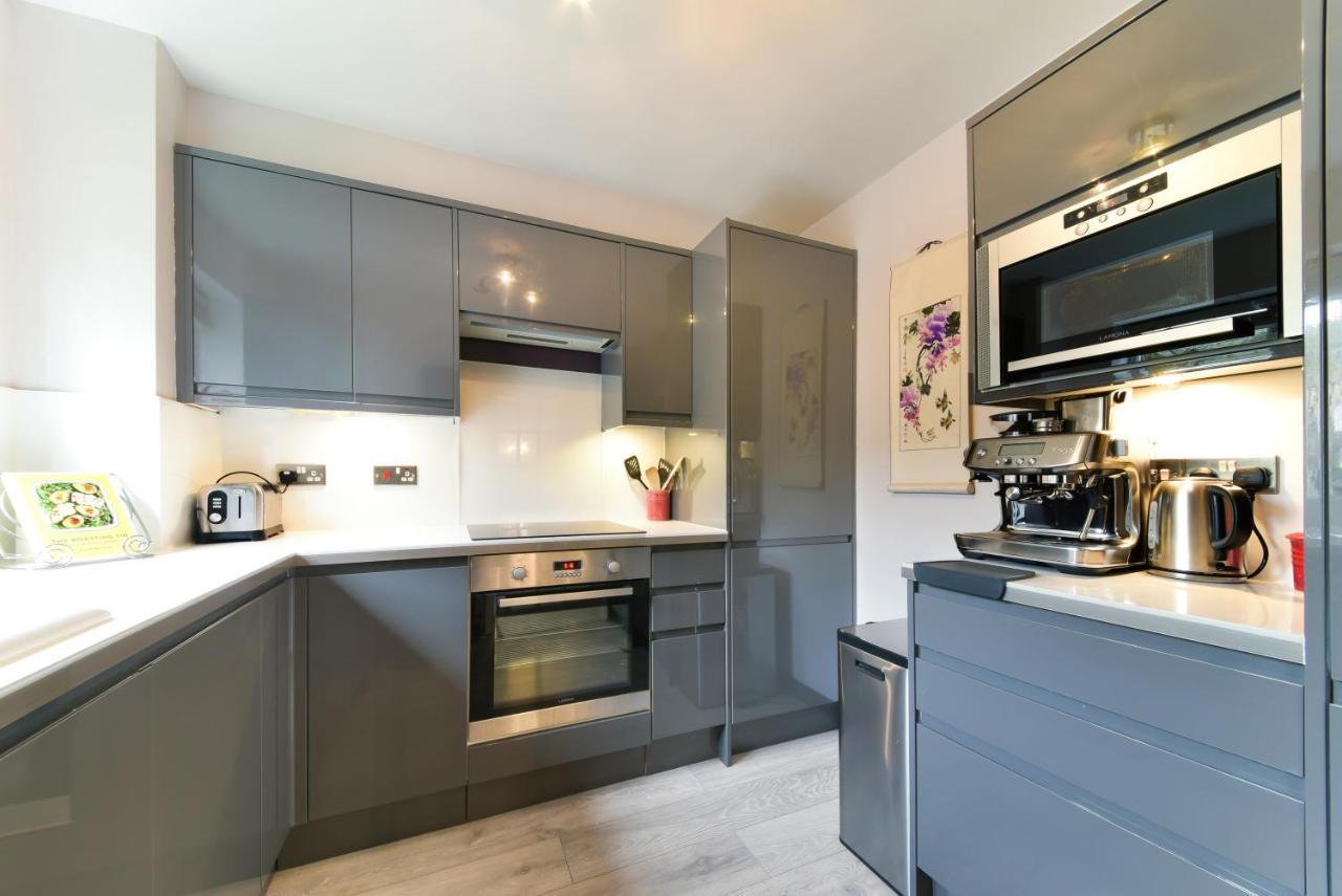 Apartament 2 Bedroom Near Southfields Londra