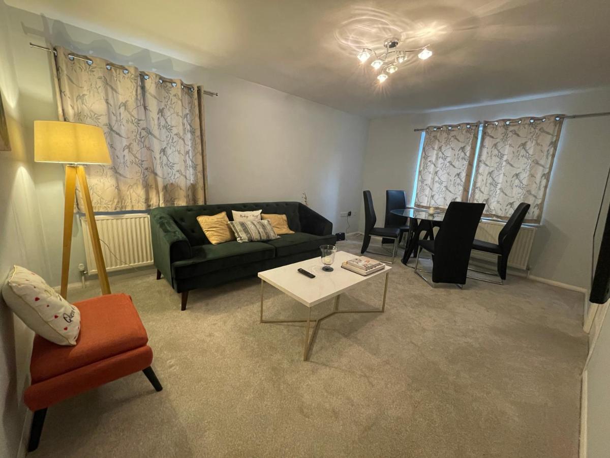 2 Bedroom Near Southfields Londra