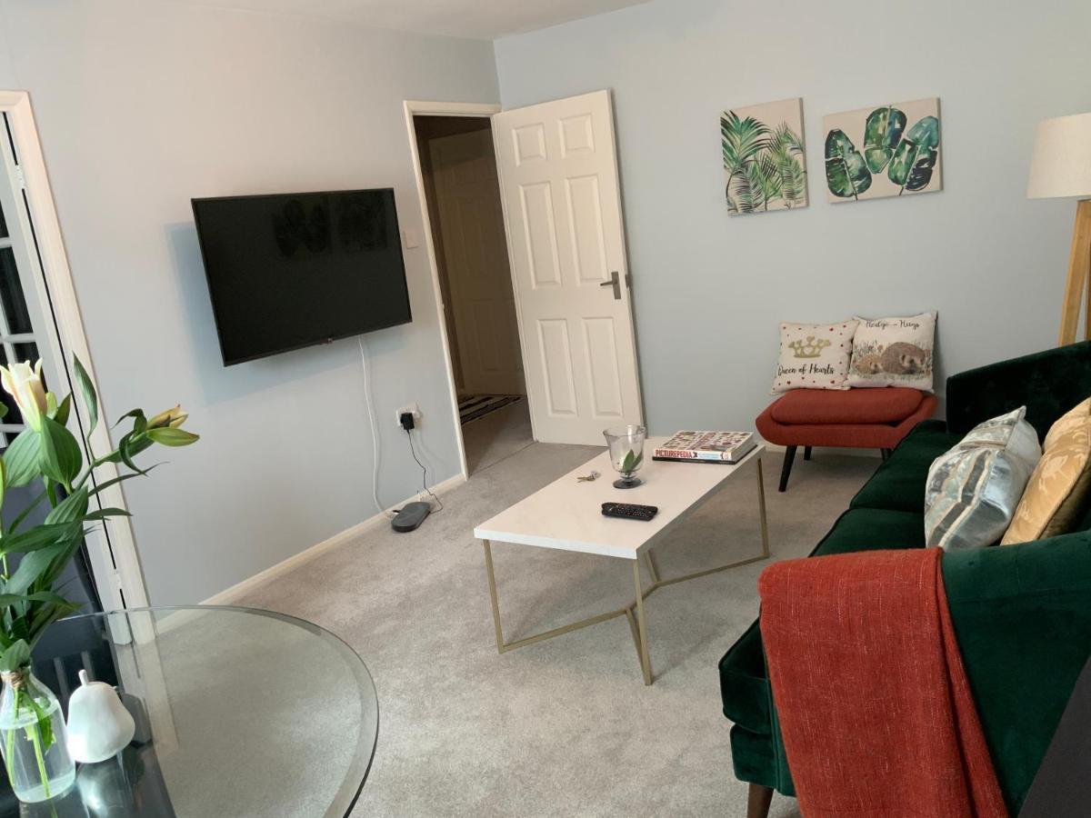 2 Bedroom Near Southfields * Londra