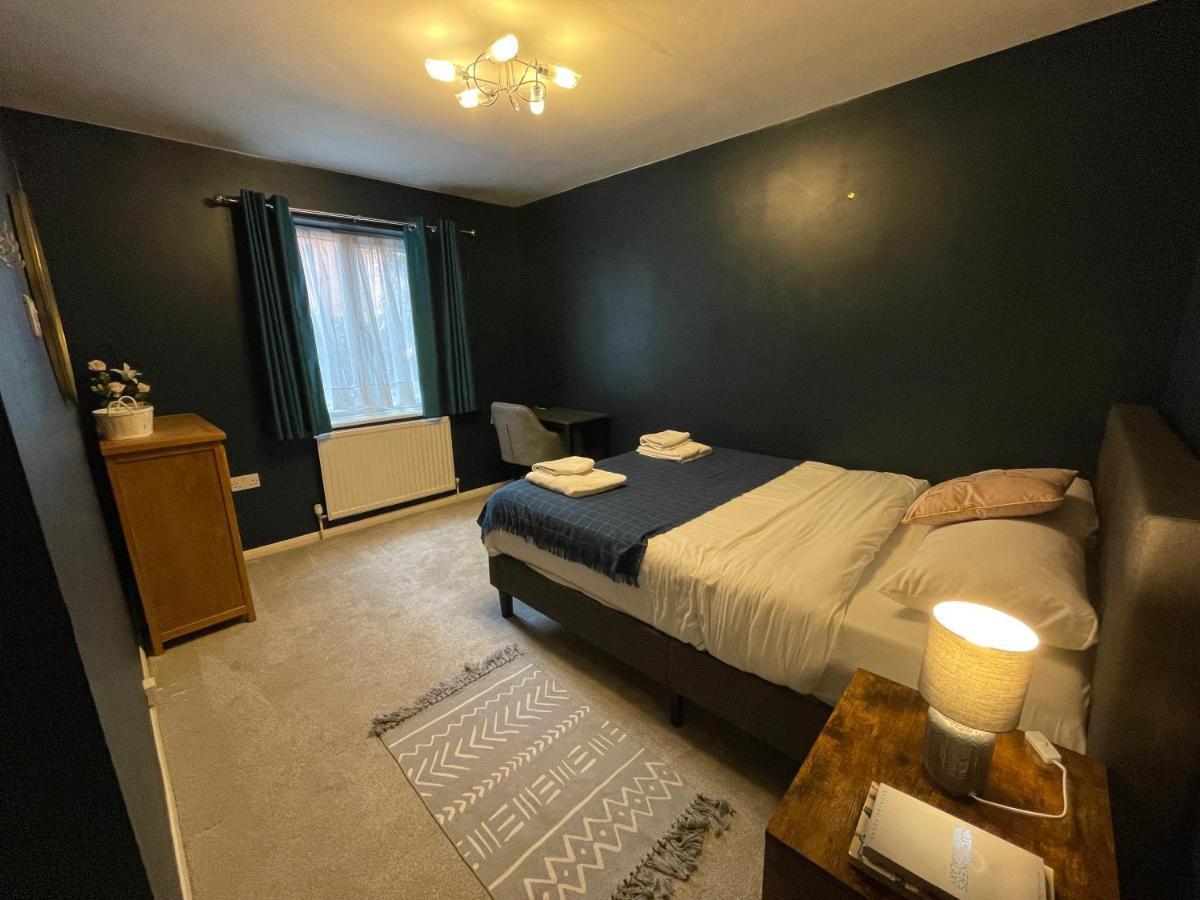 2 Bedroom Near Southfields Apartament