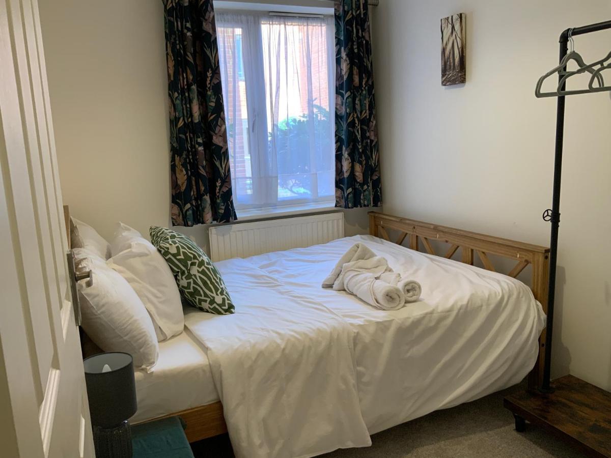 2 Bedroom Near Southfields * Londra